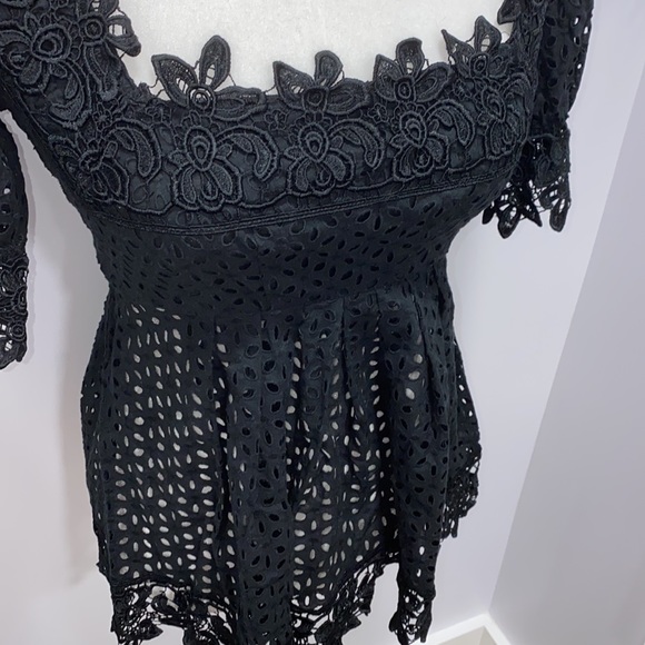 Flower Lace Eyelet Top - Picture 2 of 5